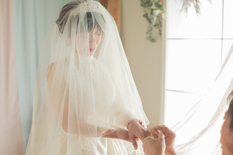 お互いの誓いを守るための【指輪交換】の儀式も