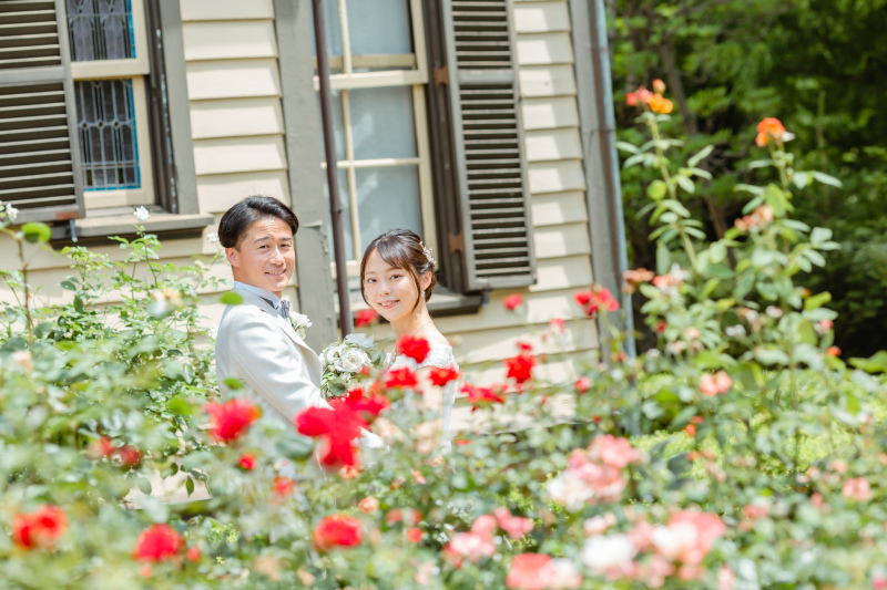 夏の日差しに目を細めて