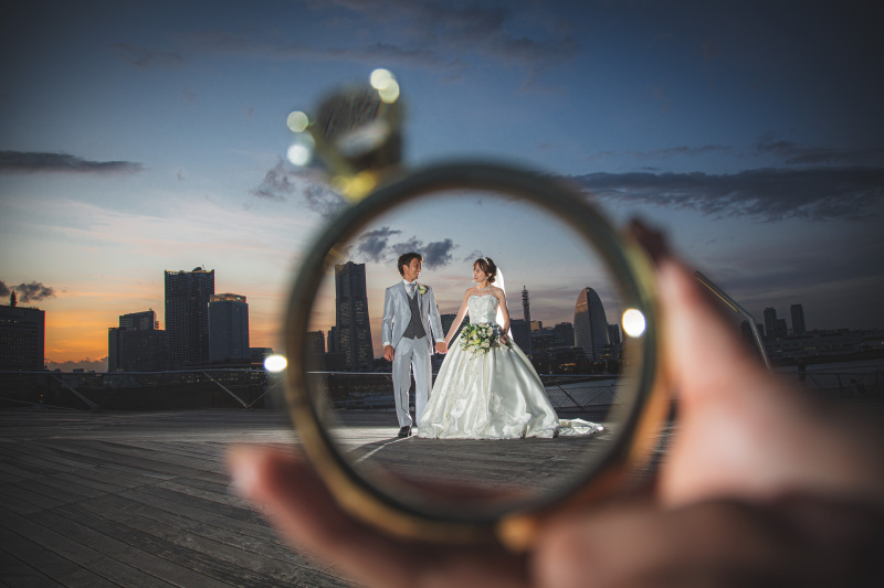 指輪のフレーム収まって