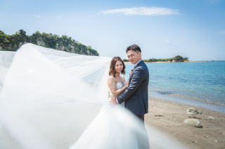 開放的な海で幸せいっぱいのフォトブライダル