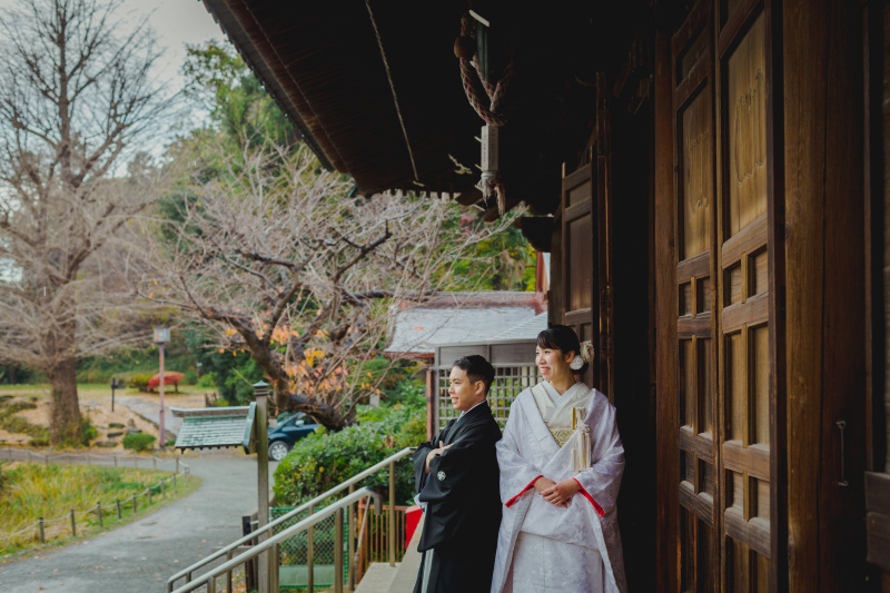 重厚感あるお堂前にて