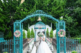 童話の世界のようなスポットで大切な人たちと過ごすブライダルデー