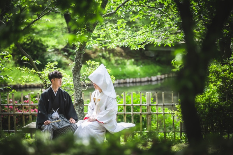 光がきらめく庭園