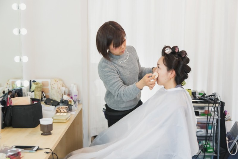 ヘアメイクからスタート!