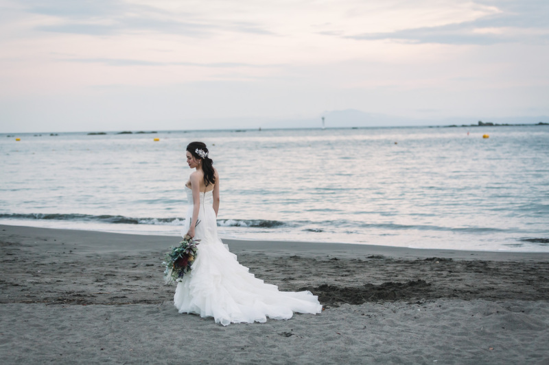 ビーチはドレスが映える最高のロケーション