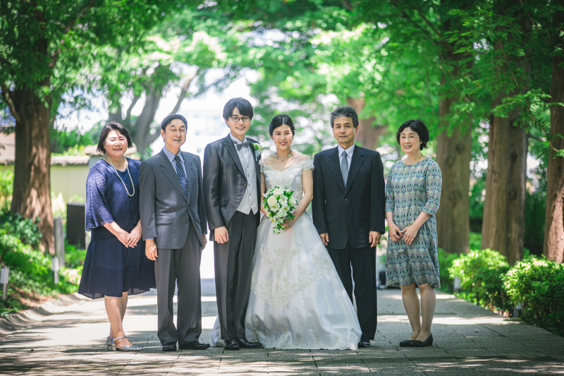 喜びに溢れる家族写真