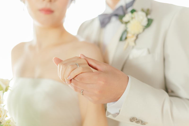 薬指に真実の光を