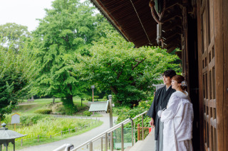 鎌倉時代から続くお寺の存在感に守られて