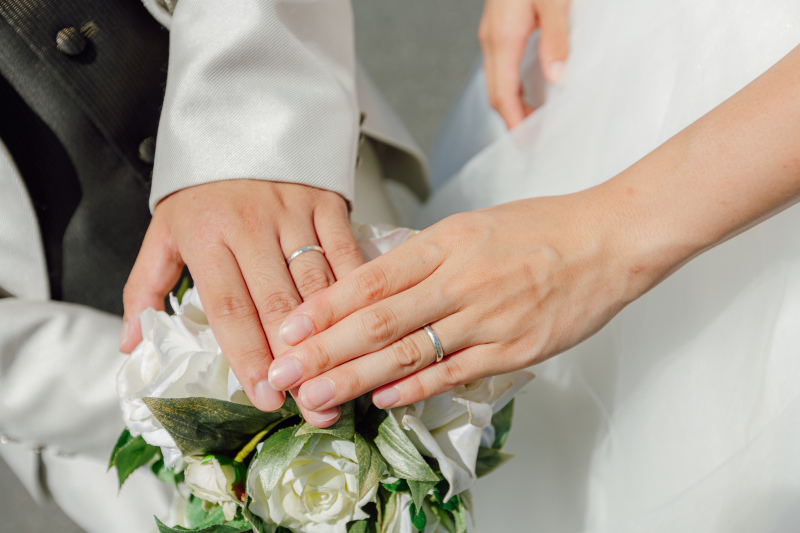 エンゲージリングがキラリ