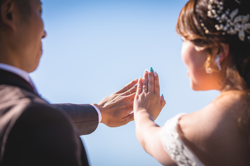 青空と結婚指輪