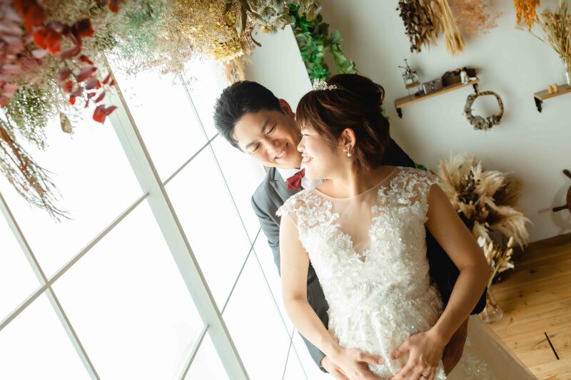 もうすぐ出産!スタジオで楽しくマタニティフォトウエディング♪