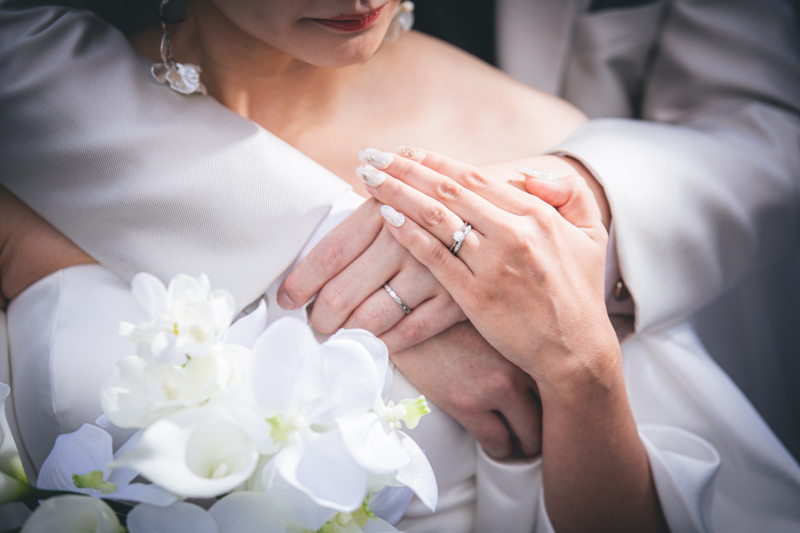 しっかりと抱きとめて