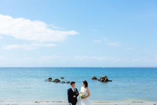 見渡す限りのオーシャンブルーで抜け感グッドなフォトウェディング