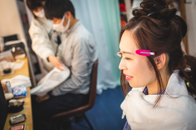 メイクルームの一コマも