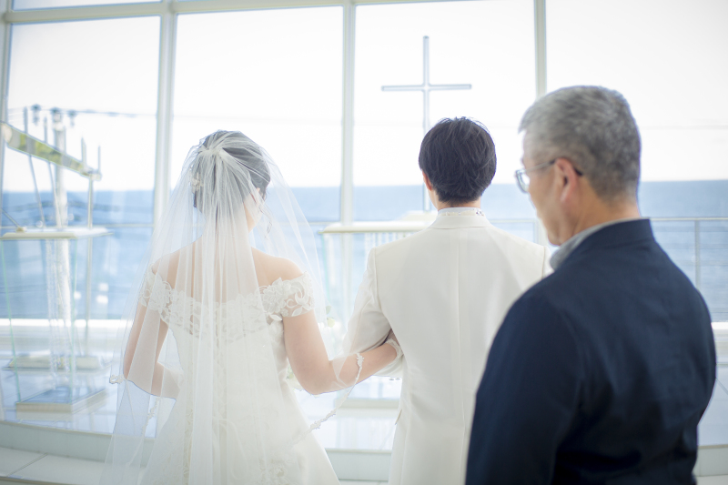 見守る背中