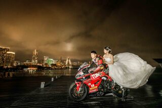 夜の大さん橋でバイクと一緒にフォトウェディング！