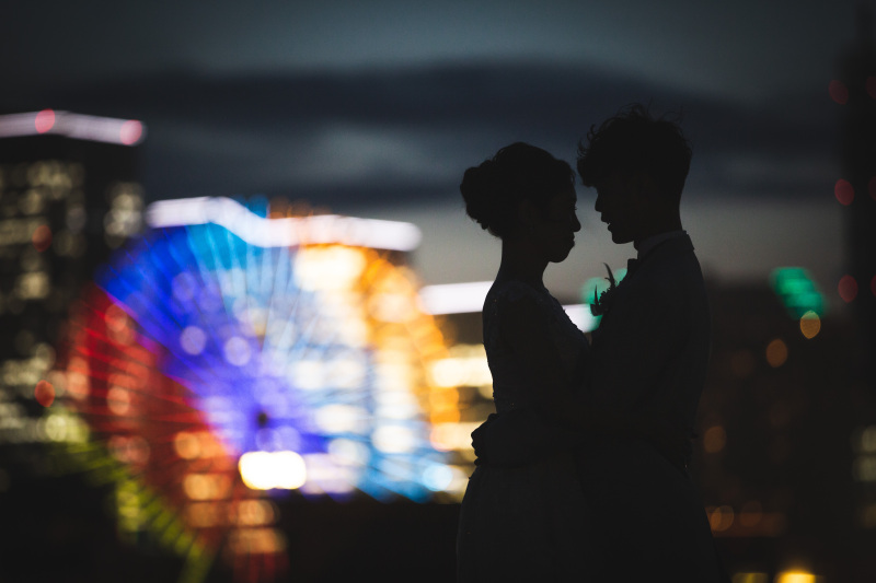 夜景と二人の影法師