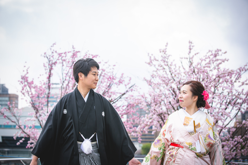 ハートな桜を背景にして