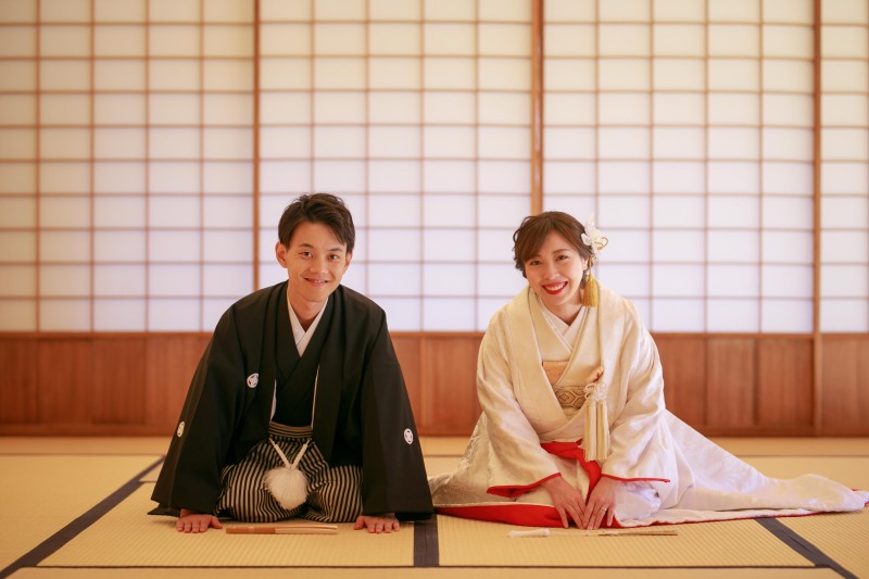 ご新婦様は白無垢に変身♡定番のお座りショット!