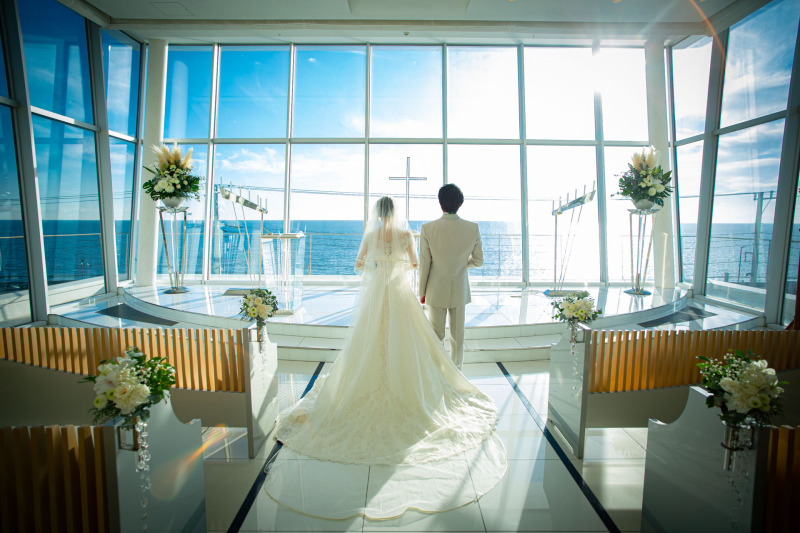 都心から少し離れた水平線の見える開放的なテラス