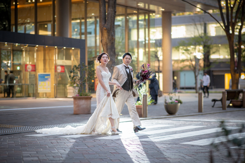 丸の内での撮影。凛と歩く姿も美しく撮影します!