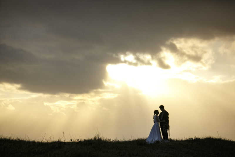 夕日をバックに奇跡的に天使が降りたような写真を撮ることができました。