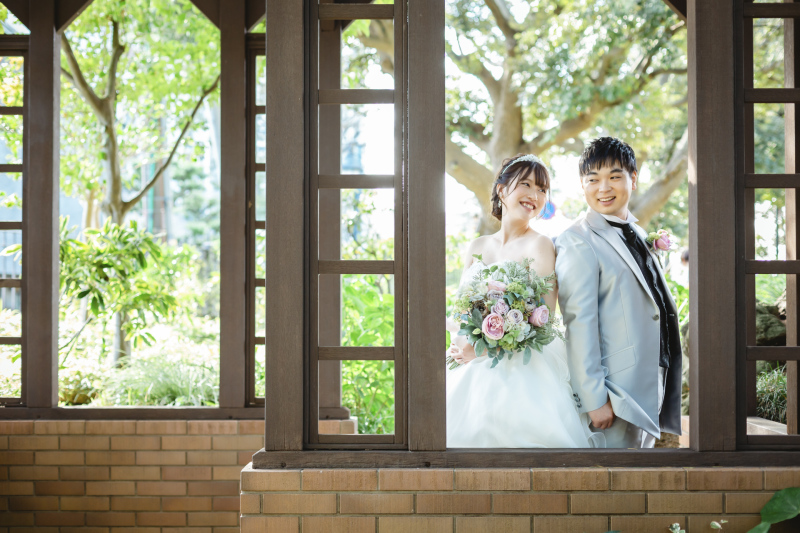 ご新郎様は最初はとても恥ずかしがっていましたが、撮影が始まるとノリノリに♪おふたりの歩調に合わせて撮影していくのが得意なので、楽しみましょう！