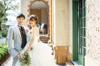 横浜の山手西洋館で撮影したワンカット。妊婦さんであることを気にしていたので、ちょっと後ろ向きにすることであんまり目立たないように工夫しました。