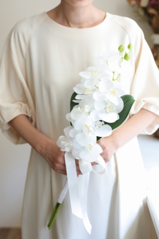 ブーケ　㉖胡蝶蘭のクラッチブーケ