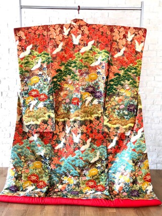 細かな柄の色打掛