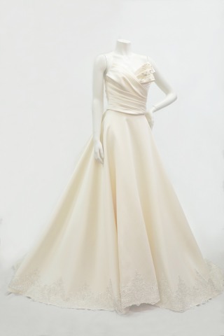 ウエディングドレス（裾レース）