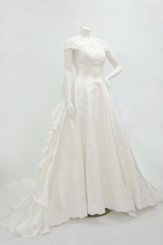 ウエディングドレス（袖あり）