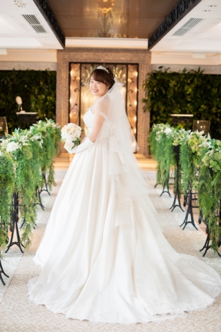 後ろリボンのドレス