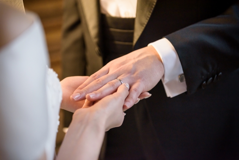 ご新婦さまからご新郎様への指輪交換