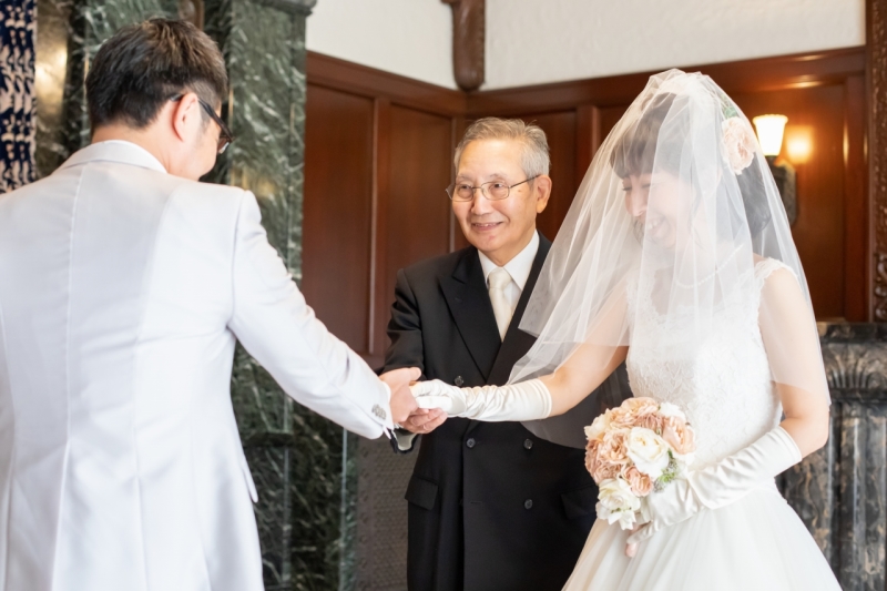 お父様にお引渡しシーンをお手伝いいただきました！