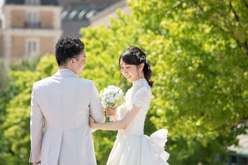 袖ありのウエディングドレスが素敵