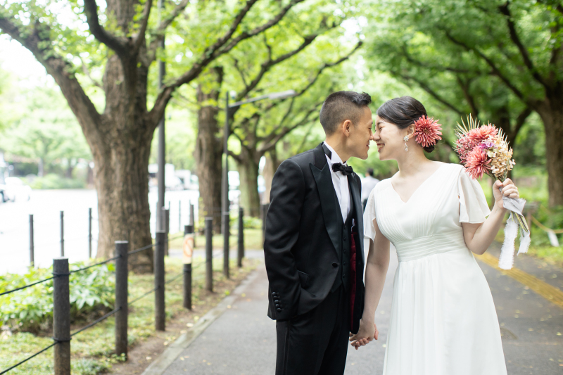 雨上がりの並木道で！
