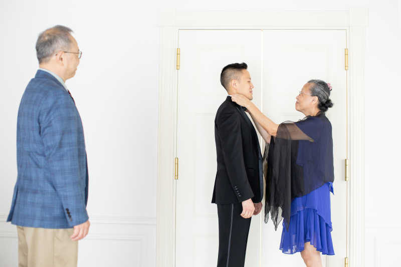 ご家族さまを交えてお式のようなお写真を。