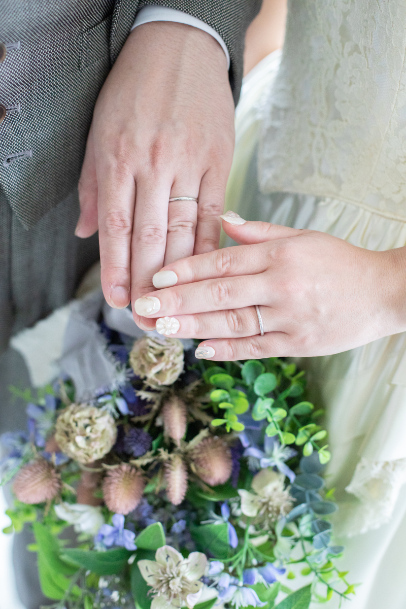 手元×ブーケのイメージカットがかわいい