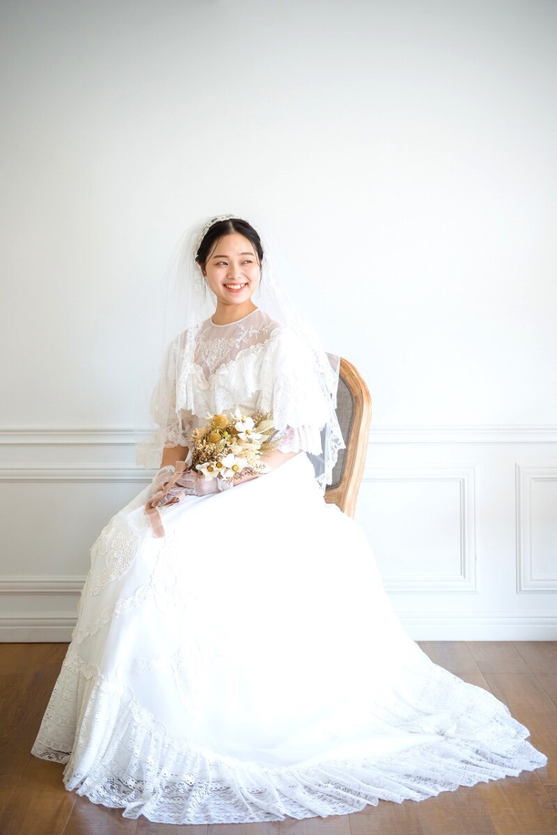 光のたっぷり入る明るいスタジオ