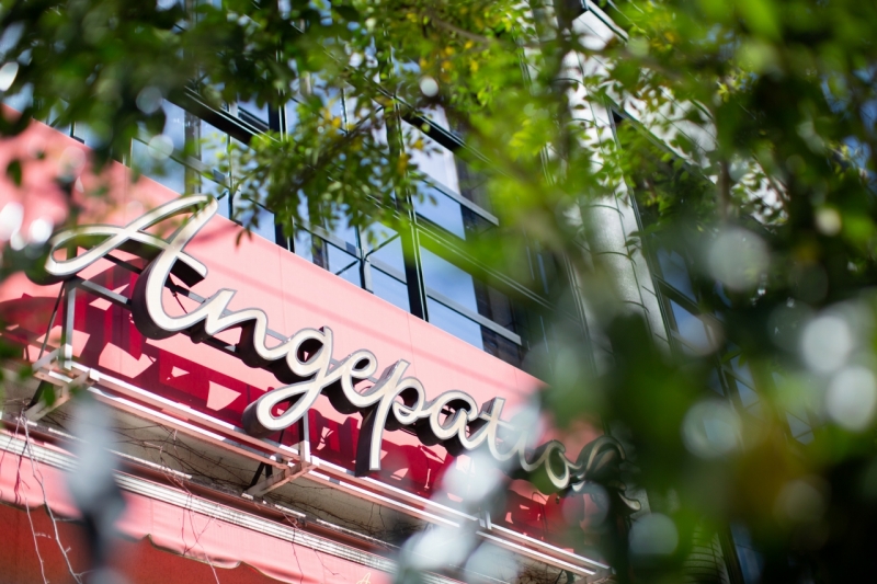 アンティークな雰囲気のチャペルで