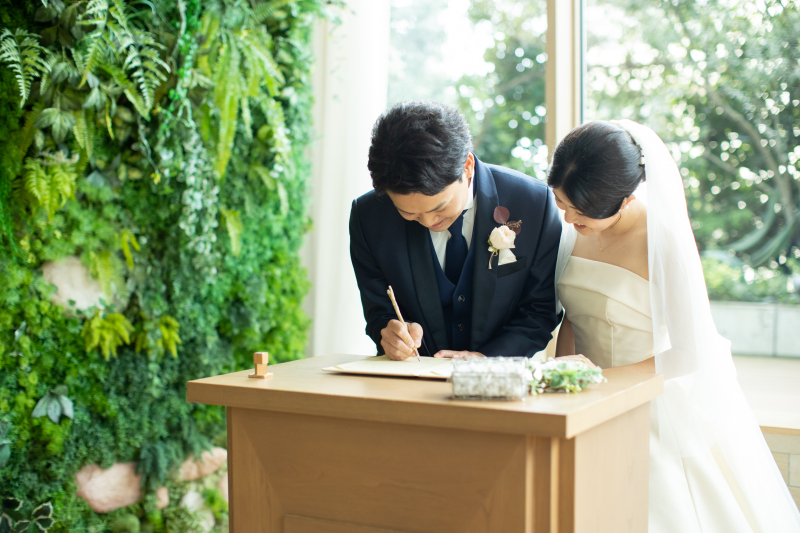 チャペル撮影限定!署名シーンもすてきです^^