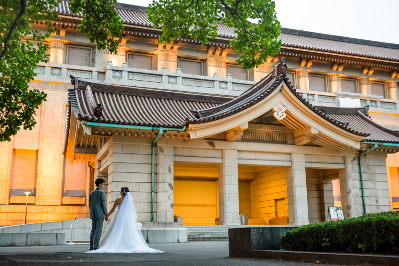 夕日の当たる外観で。