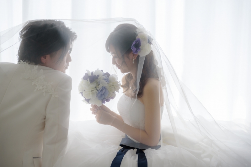 ベールを透かしてロマンティックに