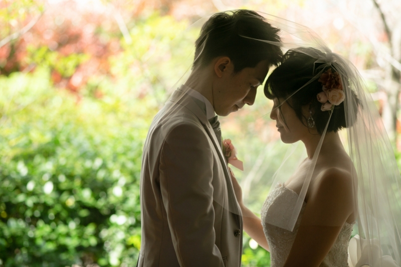 チャペルの緑をバックに