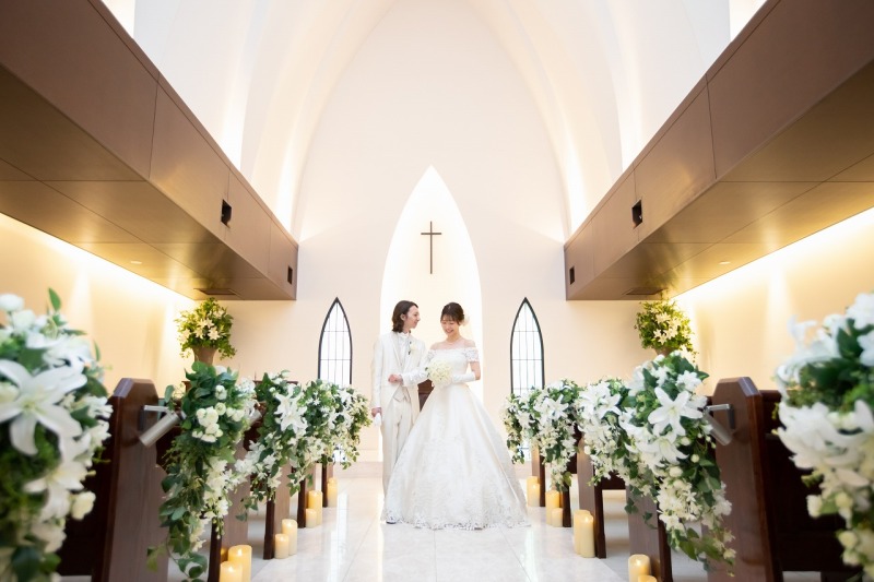 お庭付きのチャペルでフォトウエディング