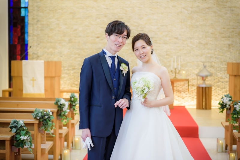 天井の高い明るいチャペル