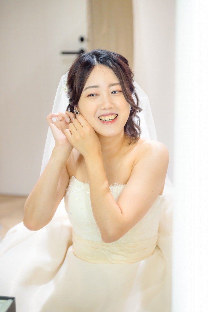 ヘアメイクシーンから撮影します