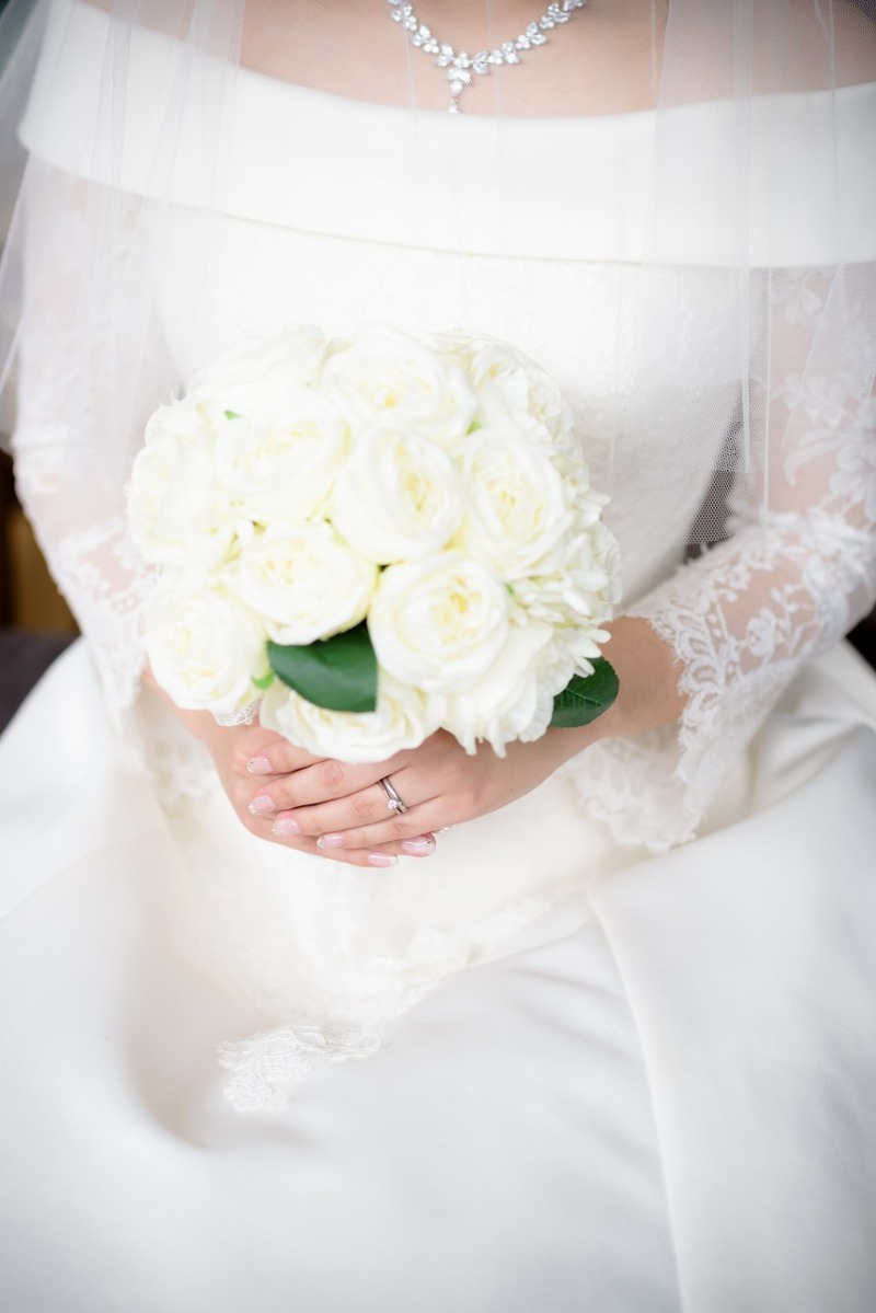 白のラウンドブーケ