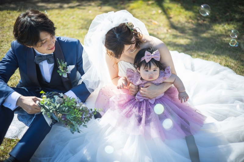 白とピンクのドレスがすてき